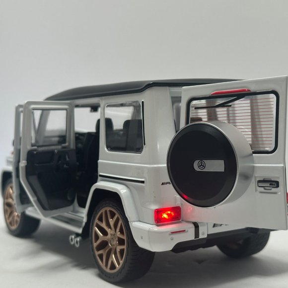 1:18 2015 Mercedes-benz G-Class G63 Diecast TWO Tone White Black With LED Lighs - Picture 7 of 11
